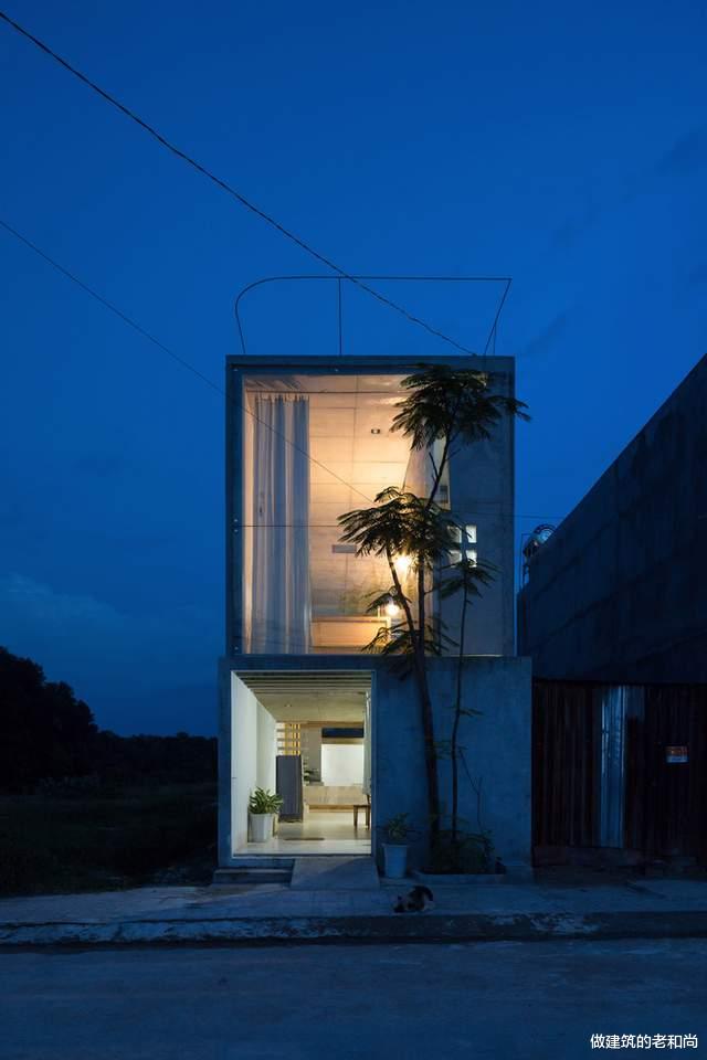 上为|单身独立住宅:在4X17米的地块上为单身汉量身定做的家居空间