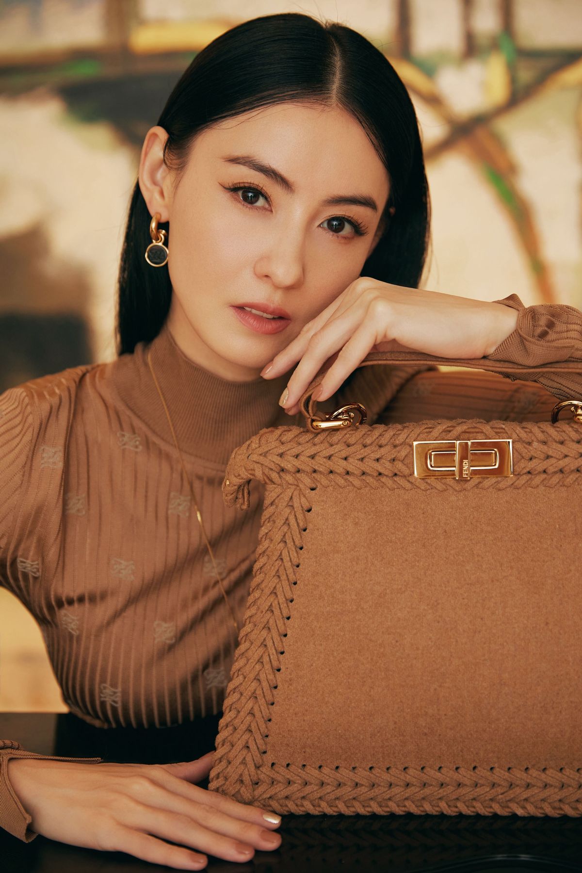 大表姐的时尚圈|41岁张柏芝状态真不错,秋冬复古大片时髦高级,又美又显气质