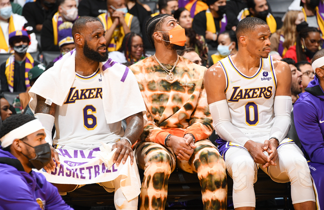 湖人隊(duì)|39分+36分+34分！哈登封神米神爆發(fā)，湖人無緣23分逆轉(zhuǎn)遭遇5連敗