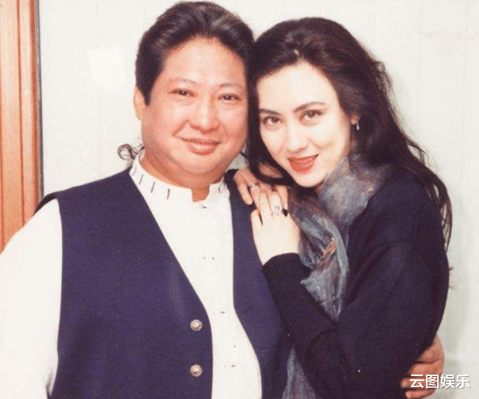 胡静|洪金宝儿媳豪宅开派对，婆婆罕露面心情好，祖孙三代穿同款太温馨