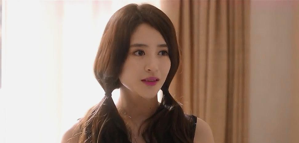 米饭|135斤的李心艾无戏可拍,曾是周杰伦电影女主,现沦为路人