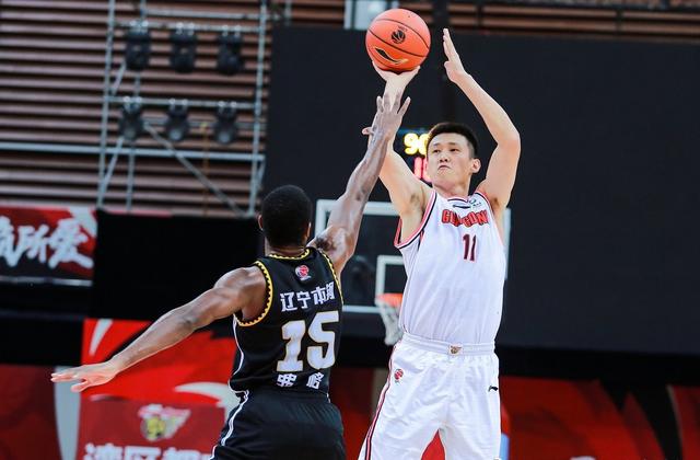 周鹏|打完辽宁回辽宁！广东队长带着冠军回到家乡，劳斯莱斯接机排面足