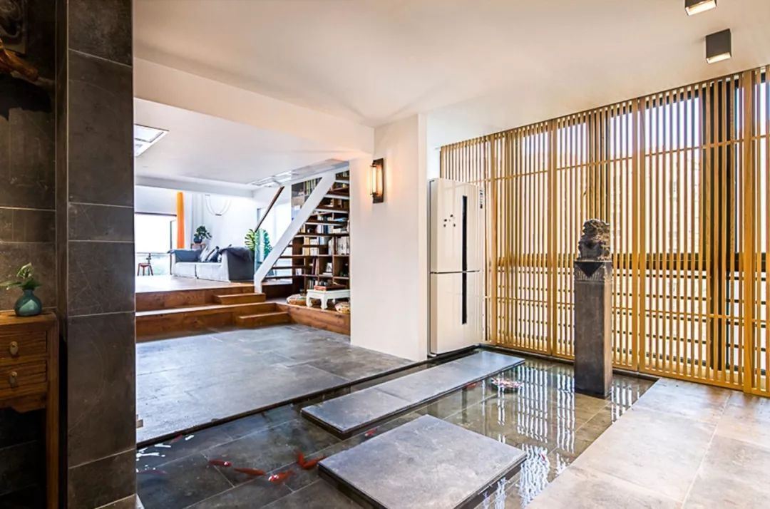 |老公不顾反对在地板下养鱼，老婆气到哭，半年后回到家彻底懵了