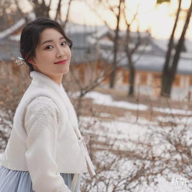 杜华|娱乐圈新晋换头宝,从眼睛到下巴都是整的,只有头发是真的