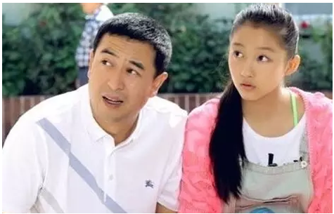 关晓彤|有种“不公平”叫关晓丹，妹妹颜值高成当红明星，自己却在卖拉面