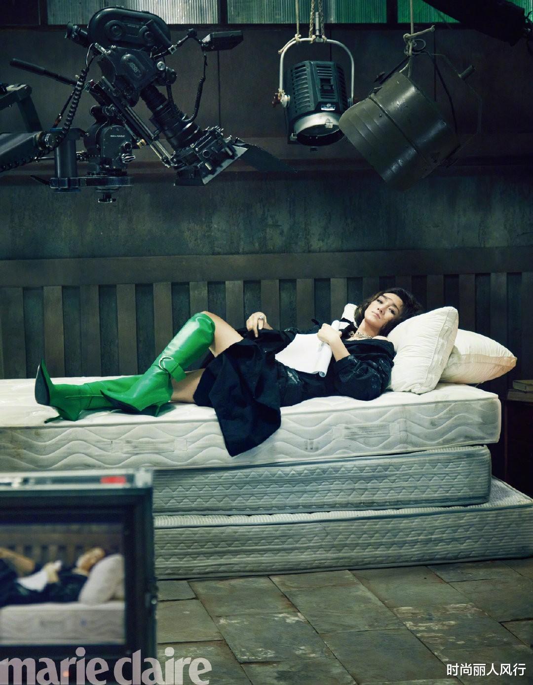 穿衣搭配|巩俐两年后高调回归时尚圈!剪短发巨星范足,连拍4封面待遇绝了