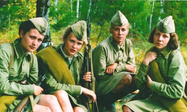 苏联|苏联女兵穿裙子被俘后，为什么生还率几乎为零？其遭遇令人怜惜