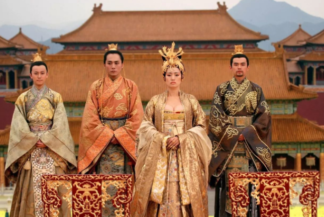 温碧霞|多情演员黄轩：曾高攀李倩，为蒋雯丽放手前任，后因杨幂陷舆论