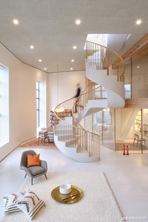 挑空客厅+旋转楼梯，不只是豪宅标配，也是小户型装修的爆款组合