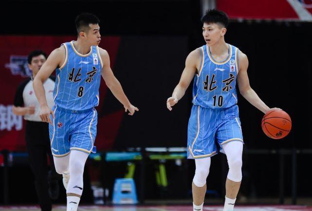北京男籃|CBA：率先發(fā)難，北京男籃密布?xì)C(jī)，黑馬暴怒，山西男籃火力震撼
