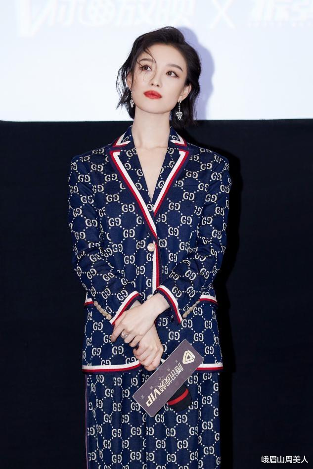 尹正|?倪妮的“斩男身材”太赞，穿吊带裹身裙没一丝赘肉，性感又妩媚