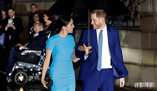 戴安娜王妃|梅根女儿莉莉贝彩照，只肯露侧面却看不清五官，故作神秘引发争议