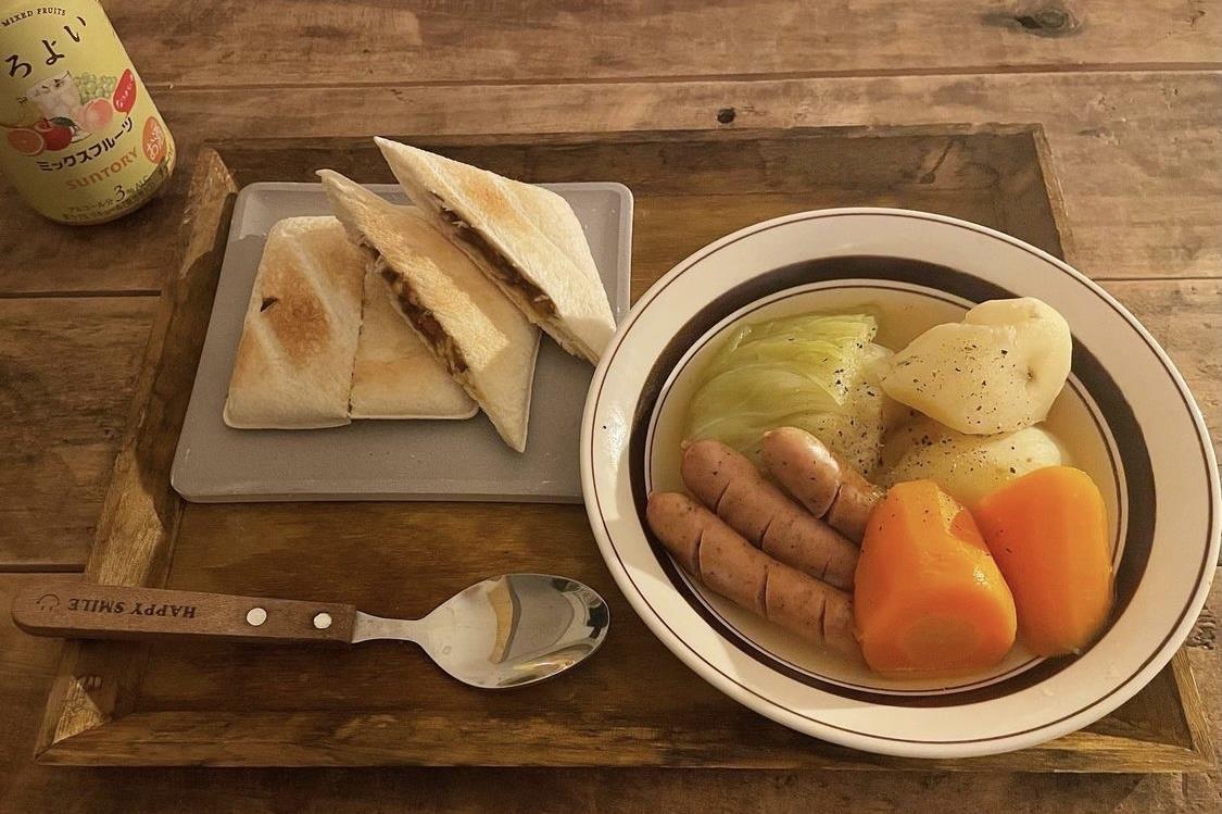 一个人的56㎡,越住越舒心!全屋虽简朴老旧,却透露着浓浓的温情