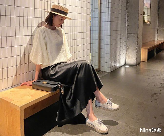 Nina昵娜|高圆圆高调为沃尔沃站台！穿上班短裙仪态满分，成熟曲线像选美比赛