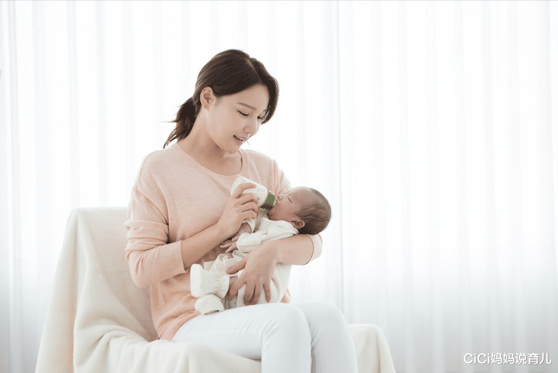 CiCi妈妈说育儿|新生儿晚上不睡觉爱哭闹,频繁要吃奶吐奶,反反复复折腾是为啥?