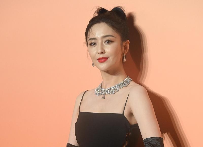 佟丽娅|佟丽娅看生图身材更好，细腰长腿太迷人，颜值也让人佩服