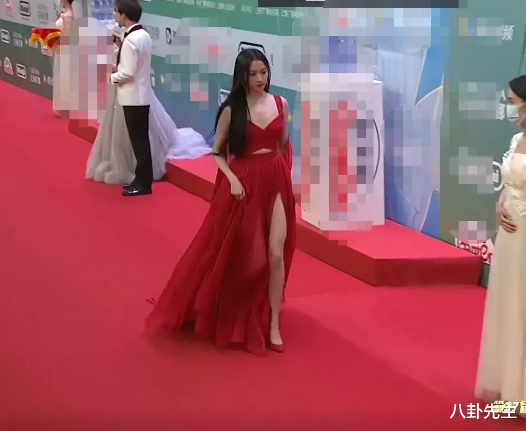 霍启刚|白玉兰颁奖礼：白百何穿深V秀事业线，《觉醒年代》成最大赢家