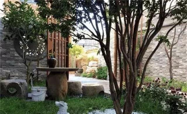 |江西一海归，回乡花120万建豪华别墅，路人都忍不住拿手机来拍照