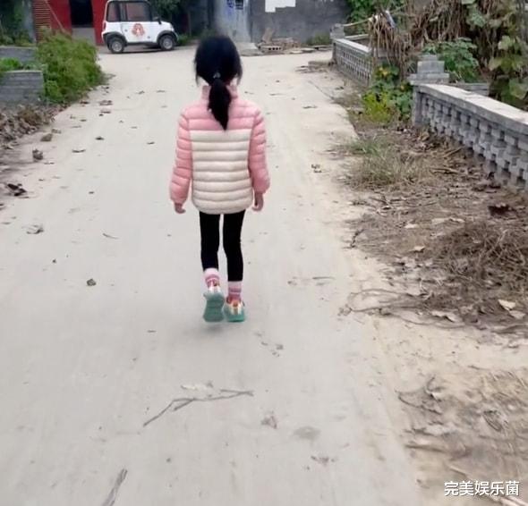 奇奇|田静儿女个个好样！悦悦走模特步超有范，小姨突然捣乱，步伐魔性