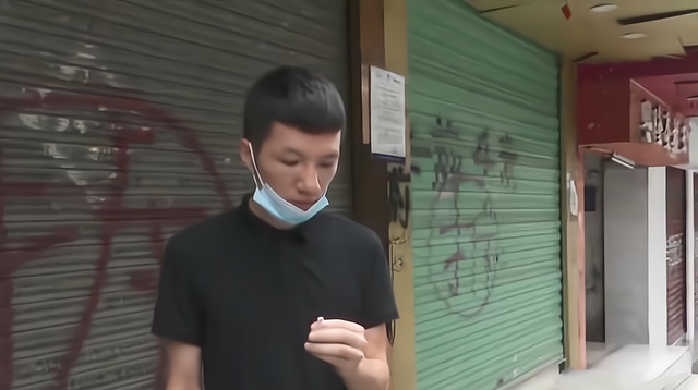 辅警 深圳男子3万5买钻戒，检测竟是假的，典当行拒绝退款“不尊重我”