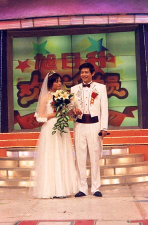 程前|如今的程前57岁了，也算是老来得子，一家三口看上去十分的幸福