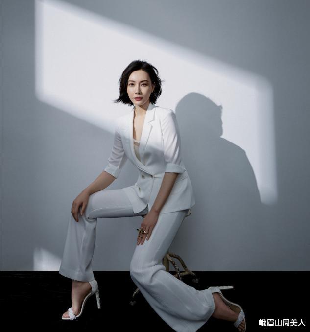 峨眉山周美人|“阔腿裤”早就失宠了!今年流行的是“豆腐裤”,陈数穿上美翻了
