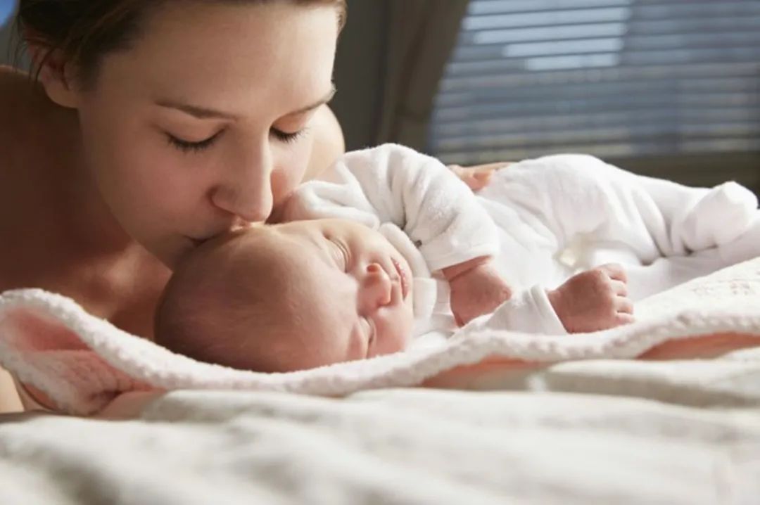 饭饭妈妈育儿|婴儿入睡难、睡觉短、容易醒？谨记“三管三不管”，改善睡眠质量