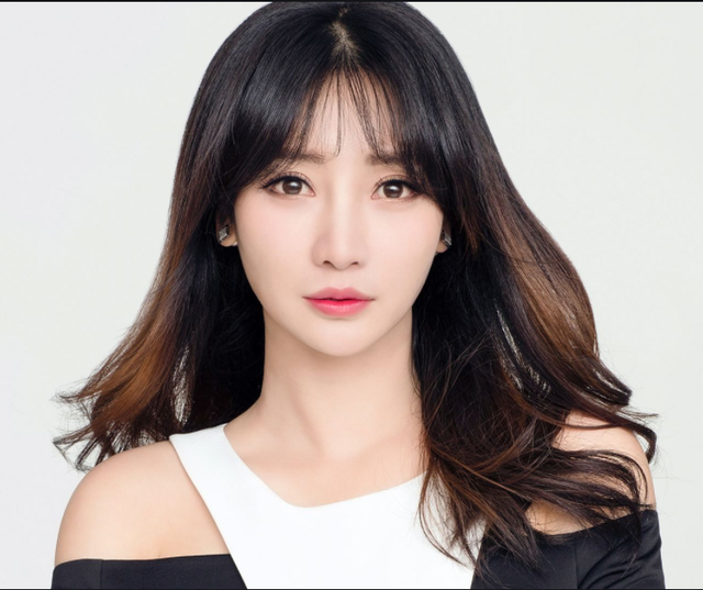 柳岩|柳岩为啥41岁还没有人追？看到她做深蹲，网友：终究是我不配了