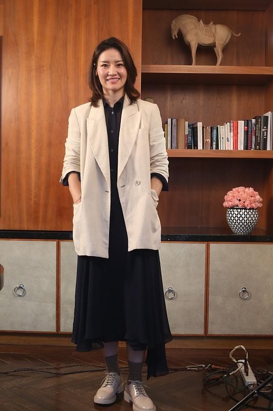 BiuVogue 朱婷穿上了西装，网友：“太像模特了”，同框李娜对比更明显