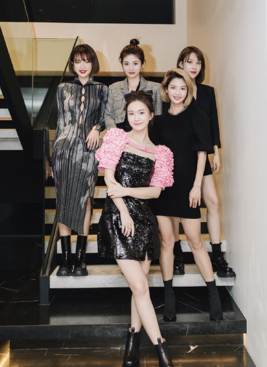 杨凯雯|《心动4》麦乐迪和《心动2》杨凯雯偶遇，梦幻联动，同框太惊艳！