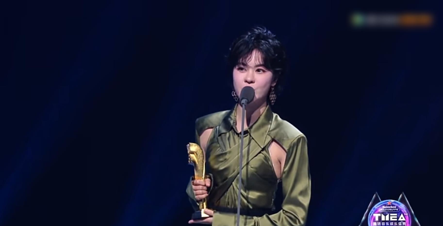 刘惜君|曾经互为对手的刘惜君郁可唯，现在同时获奖，已跻身超女第二梯队