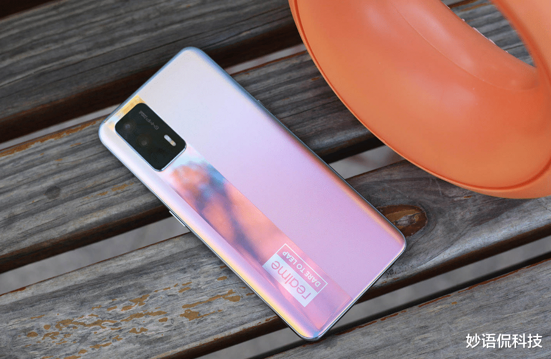 跑分高达72万，却仅售2199元，12GB+256GB+65W，定价感人