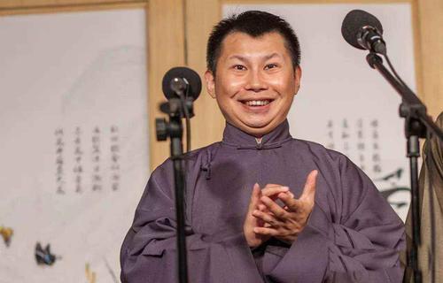 何云伟|何云伟晋升国家一级演员，相声地位远超郭德纲，退社是正确选择？