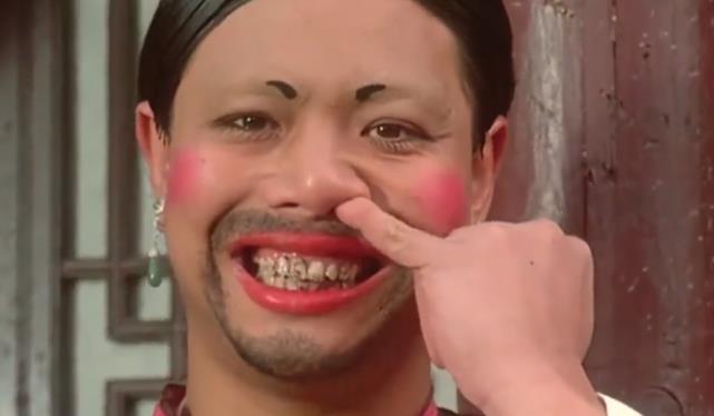 谢娜|“回眸一笑”真的不要硬演，有人倾倒众生，有人我想给她按回去