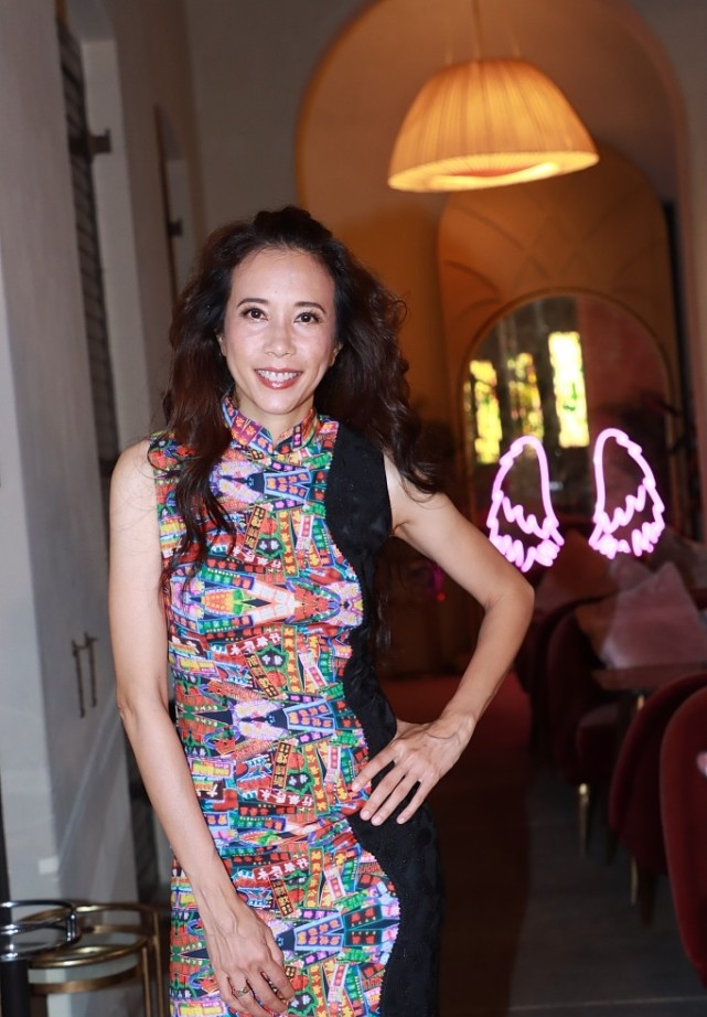BiuFashion|莫文蔚的腿不愧是“上了保险的”,身材修长惹眼,不怪周星驰心动