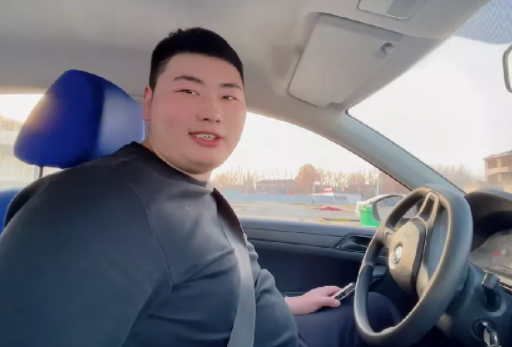 朱单伟|朱单伟科目二考了100分，在镜头前，露出了从未有过的自信！