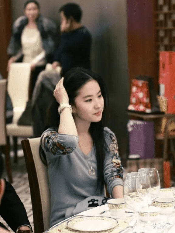 刘亦菲|从13岁开始被“干爹”宠爱，为何“神仙姐姐”现在混到“惨不忍睹”？