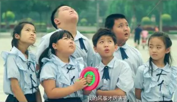 作文|小学生作文《我只穿耐克鞋》火了，价值观堪忧，网友批评太虚荣