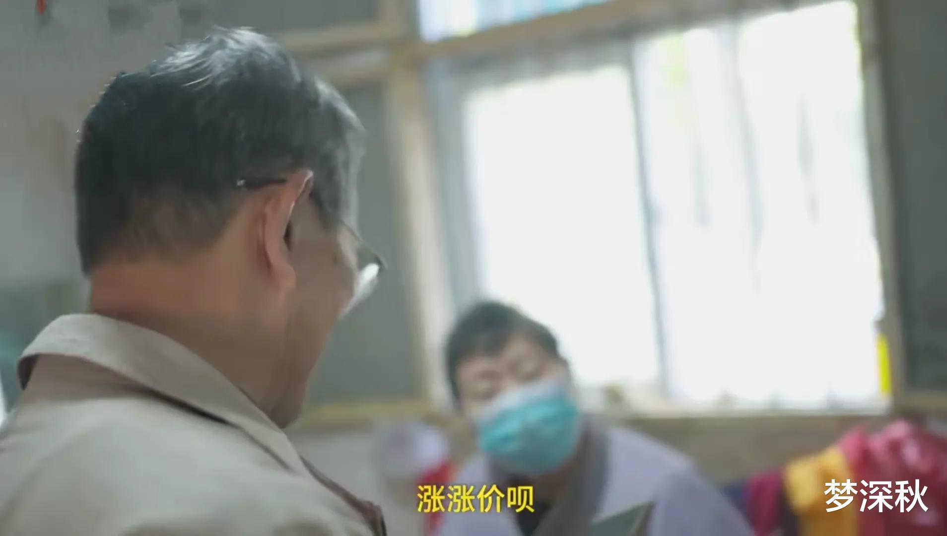 67岁阿姨开3元理发店多年不涨价,因生意好曾被同行眼红,造谣她非法交易