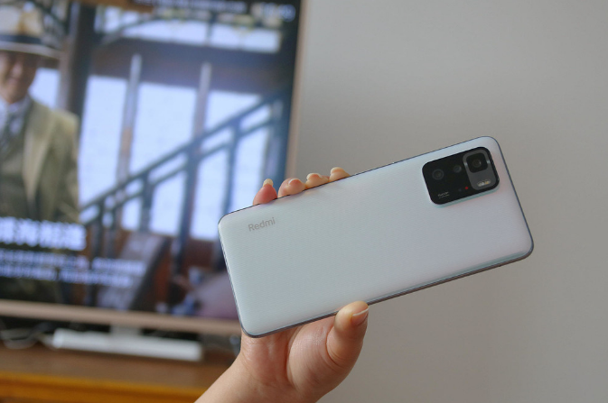 红米手机|上个月买了一个红米k30s至尊,就用来打王者,老婆觉得屏幕素质不错