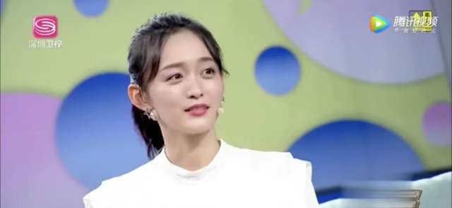 何泓姗|被白敬亭微博置顶7年，新男友堪比罗志祥：何泓姗，你怎么了？