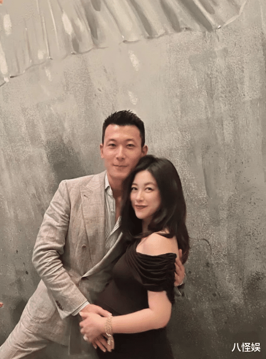 朱珠|朱珠遛弯被偶遇，孕晚期真实状态曝光，脸部浮肿手更是肿到变形