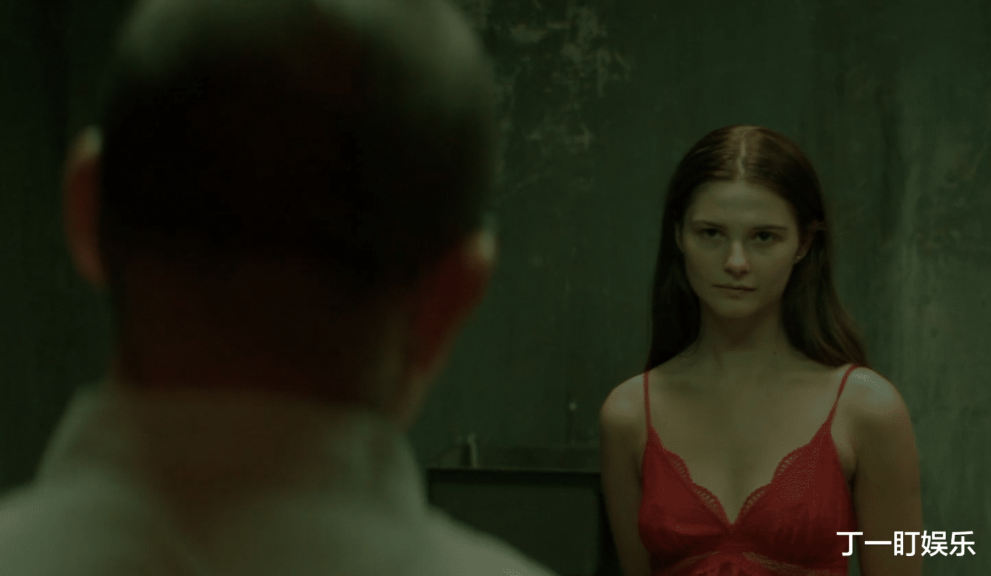 丁一盯娱乐 女孩儿被囚禁地下20年，怀孕4次，凶手身份令人窒息！