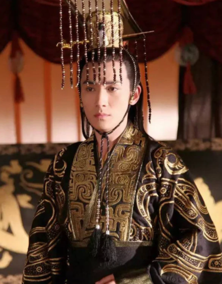 电视剧|一部被压了7年的电视剧，播出时男配成了顶流，男主反倒无人问津