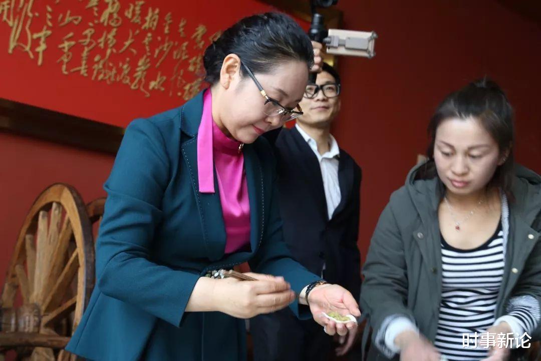 时事新论 天津第一女富豪：富家女嫁给卖豆腐的穷小子，如今身价115亿