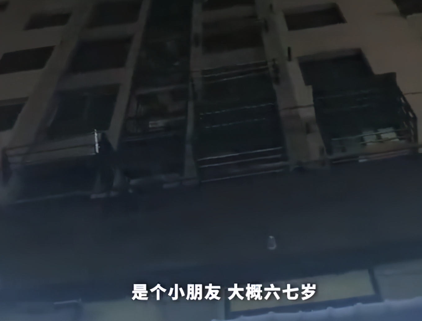 掌上社评 江苏淮安一6岁女童从10楼坠落，当场身亡，事发时家长不在家