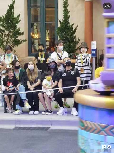 小苹果|正式出道？汪峰16岁大女儿小苹果发布单曲，自己作词作曲兼演唱