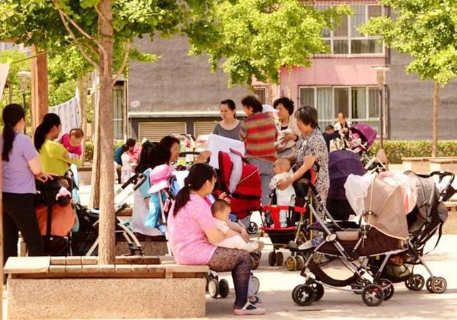 Hi家有小甜椒儿|“新型啃老”碰上硬茬子，70后父母：不出钱不带娃，自己管自己