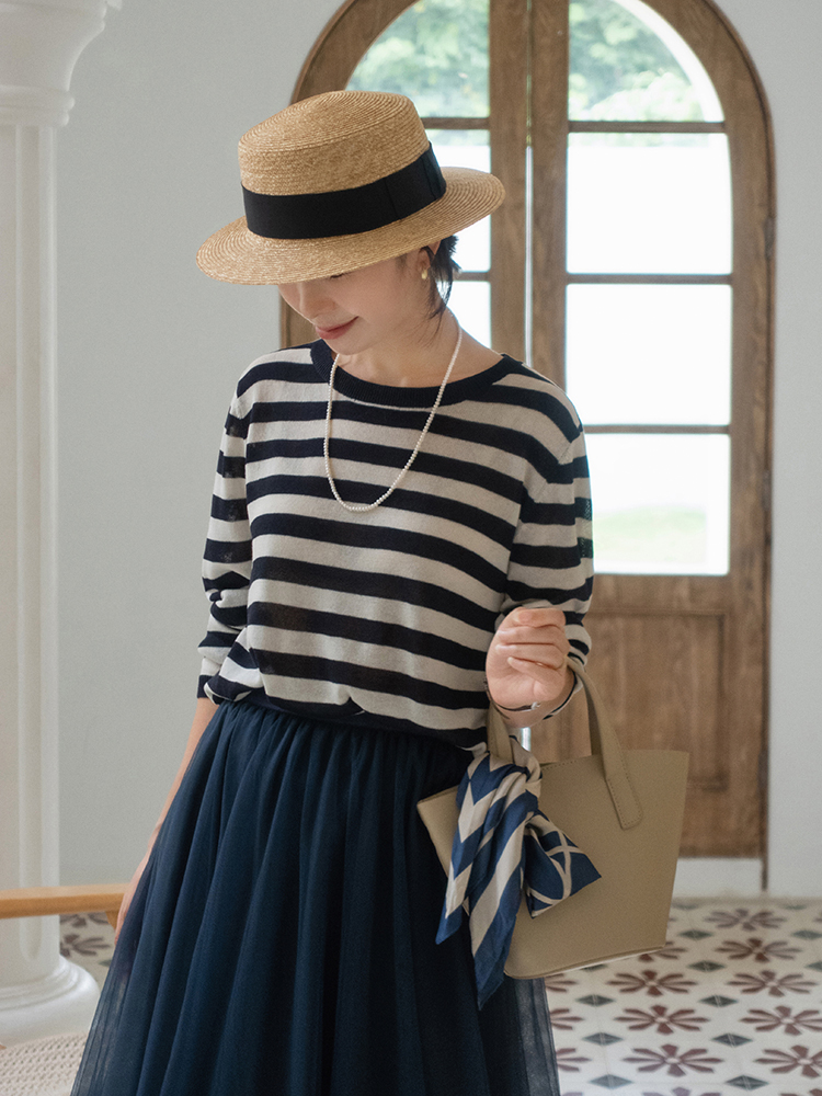 何有强|30+女性这样穿更有魅力！“针织开衫+牛仔裤”，复古优雅又减龄