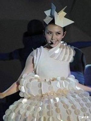 发型 头上能干这么多事！女明星奇葩发型数不完，丑拒，但笑得捂不住嘴